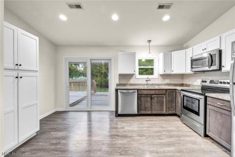209 Oakwood Lane Seville OH 44273