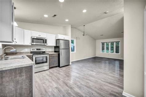 209 Oakwood Lane Seville OH 44273