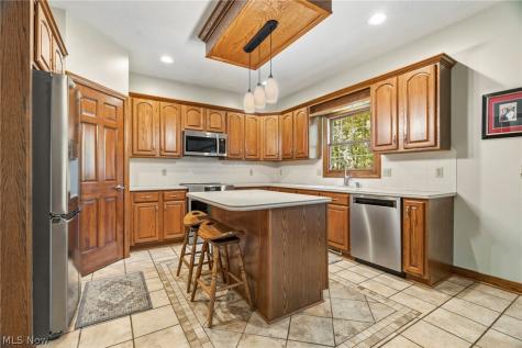 6442 Meadowsweet Avenue NW Canton OH 44718