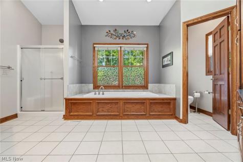 6442 Meadowsweet Avenue NW Canton OH 44718