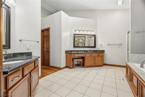 6442 Meadowsweet Avenue NW Canton OH 44718