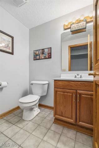 6442 Meadowsweet Avenue NW Canton OH 44718