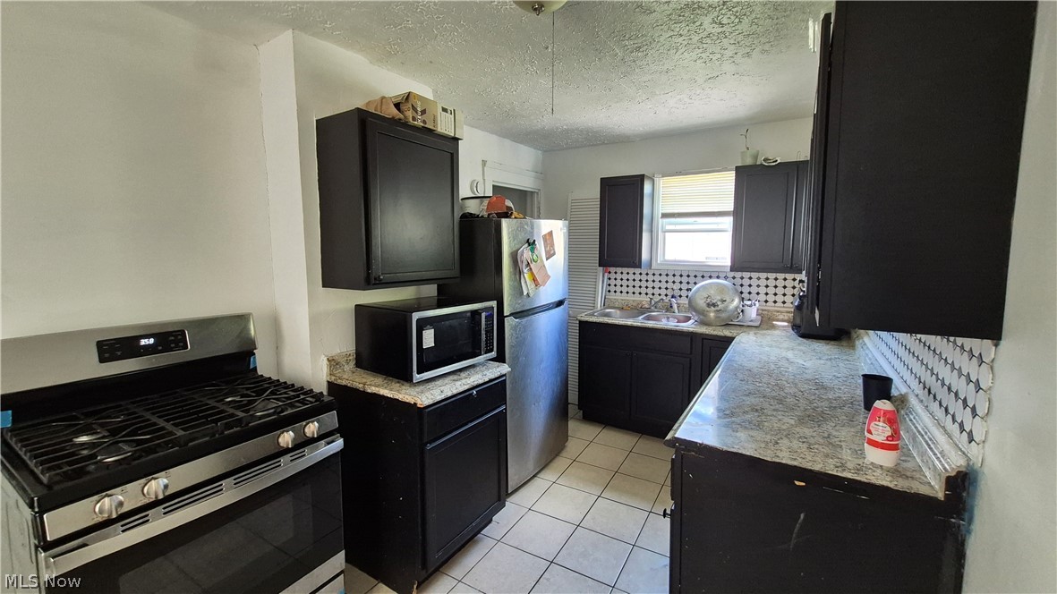 2048 W 105th Street Cleveland OH 44102
