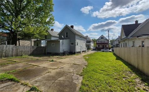 2048 W 105th Street Cleveland OH 44102