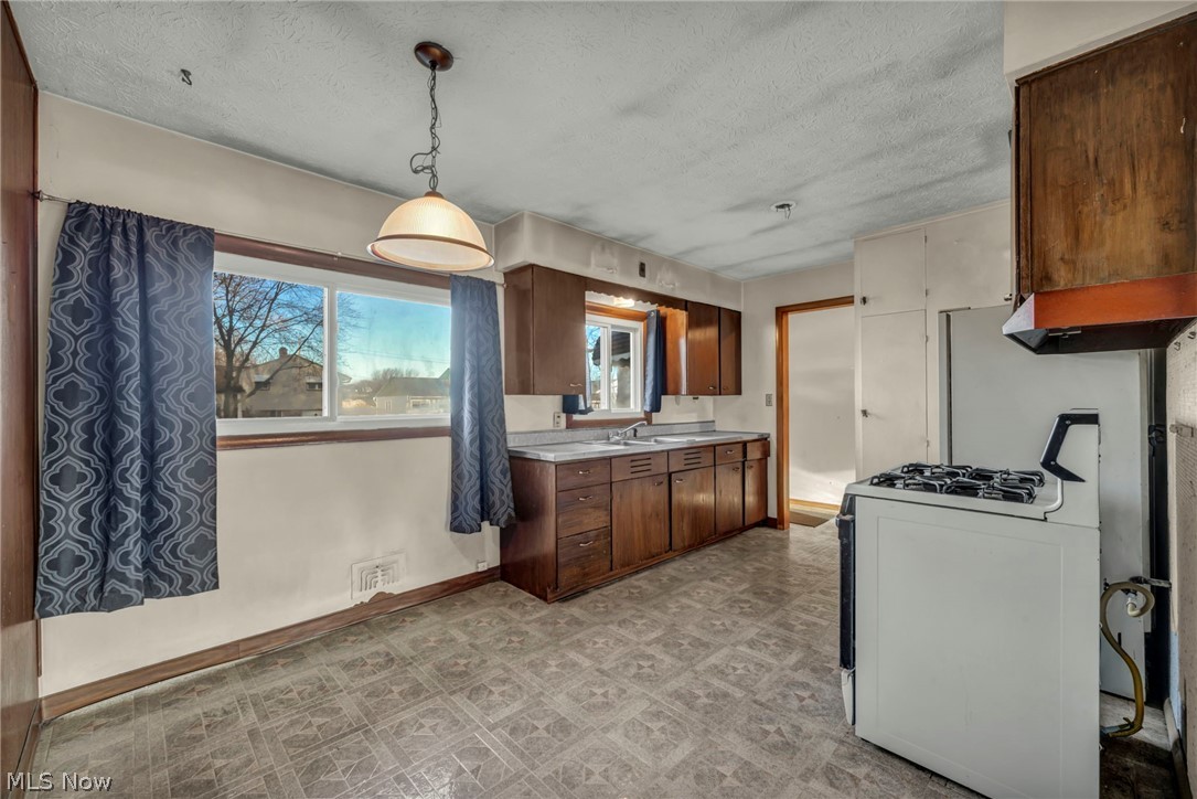 5873 Doxmere Drive Parma Heights OH 44130