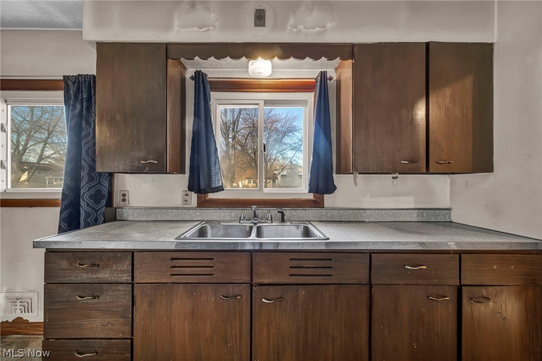 5873 Doxmere Drive Parma Heights OH 44130