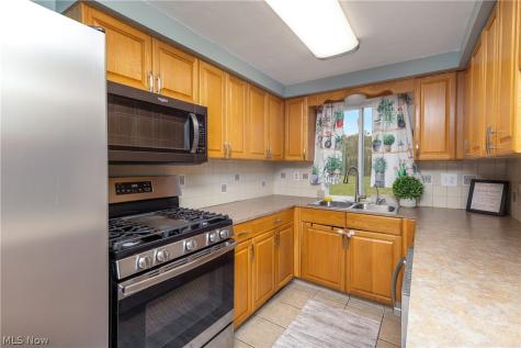 6410 Westmore Street Louisville OH 44641