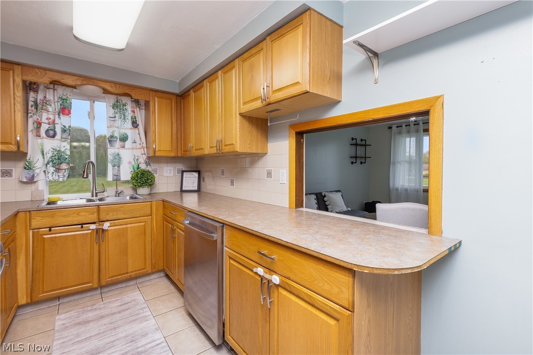 6410 Westmore Street Louisville OH 44641