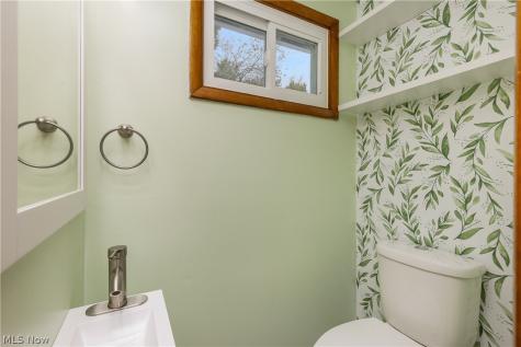 6410 Westmore Street Louisville OH 44641