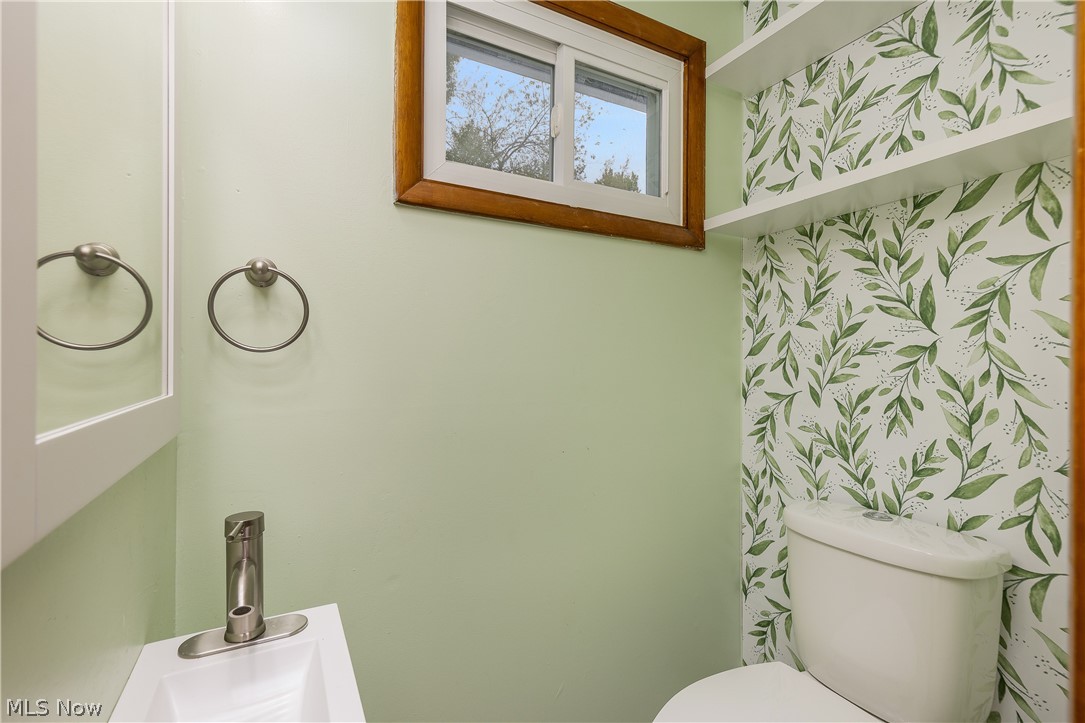 6410 Westmore Street Louisville OH 44641