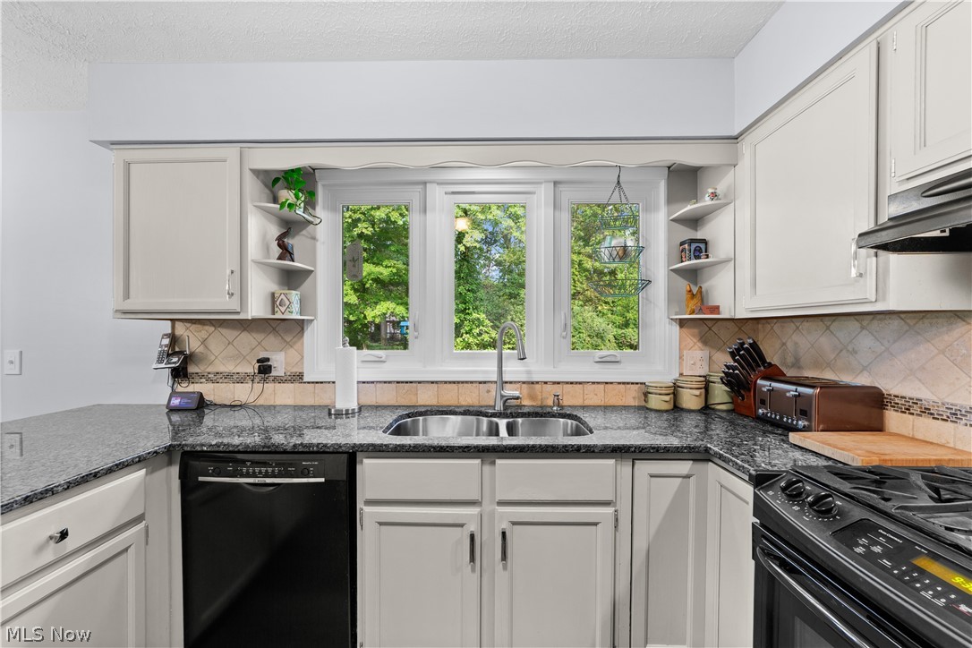376 Creekside Drive Avon Lake OH 44012