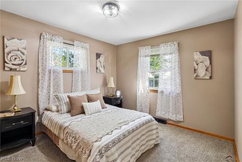 1657 Woodhurst Avenue Mayfield Heights OH 44124