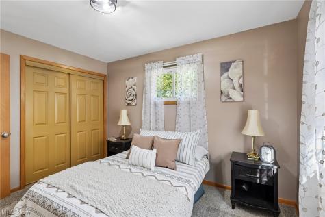 1657 Woodhurst Avenue Mayfield Heights OH 44124