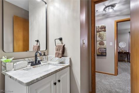 1657 Woodhurst Avenue Mayfield Heights OH 44124