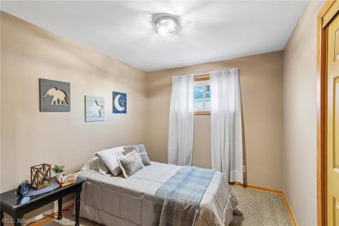 1657 Woodhurst Avenue Mayfield Heights OH 44124