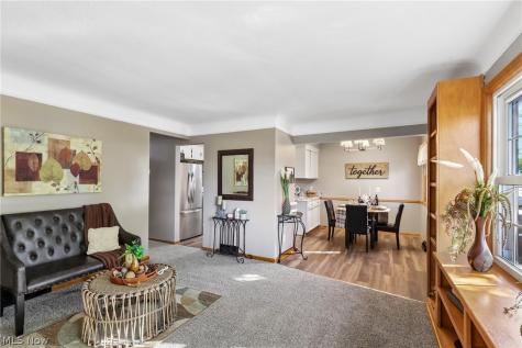 1657 Woodhurst Avenue Mayfield Heights OH 44124