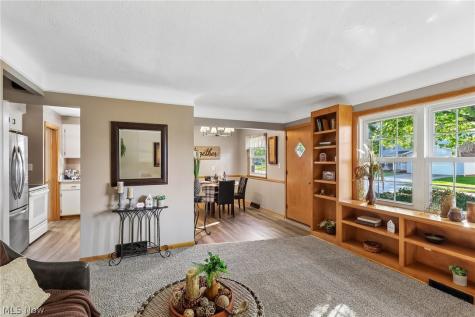 1657 Woodhurst Avenue Mayfield Heights OH 44124