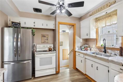 1657 Woodhurst Avenue Mayfield Heights OH 44124