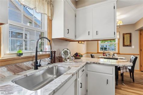 1657 Woodhurst Avenue Mayfield Heights OH 44124