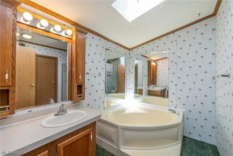9 Overland Drive Olmsted Twp OH 44138