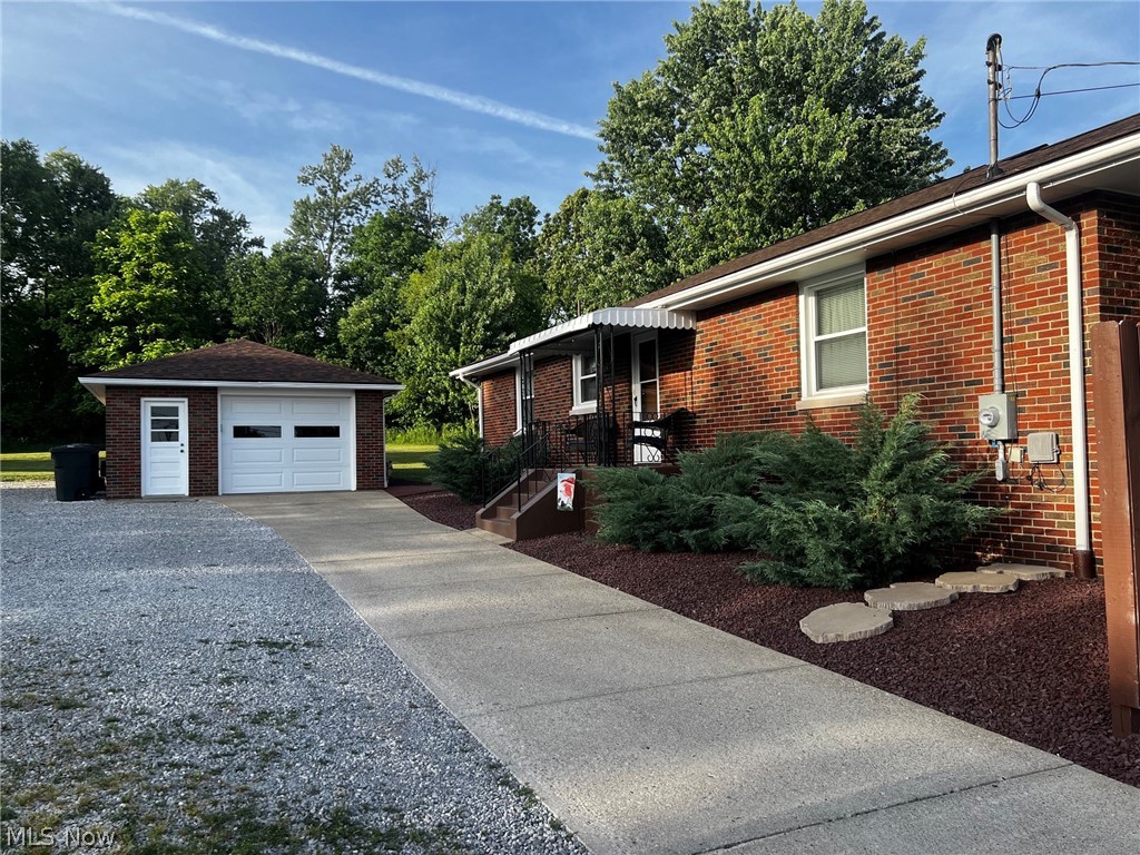 8157 Warren Sharon Masury OH 44438