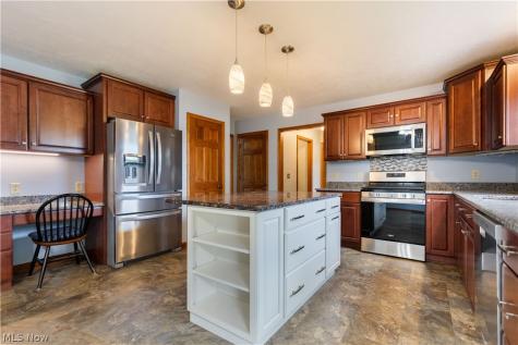 7284 Sugarwood Road NE Canton OH 44721