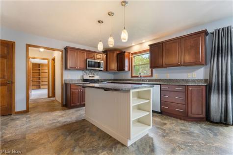 7284 Sugarwood Road NE Canton OH 44721