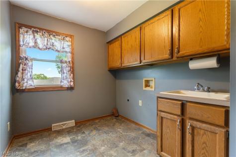 7284 Sugarwood Road NE Canton OH 44721