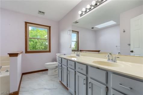 7284 Sugarwood Road NE Canton OH 44721