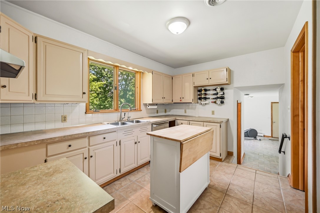 7085 Sunnydell Drive Brookfield OH 44403