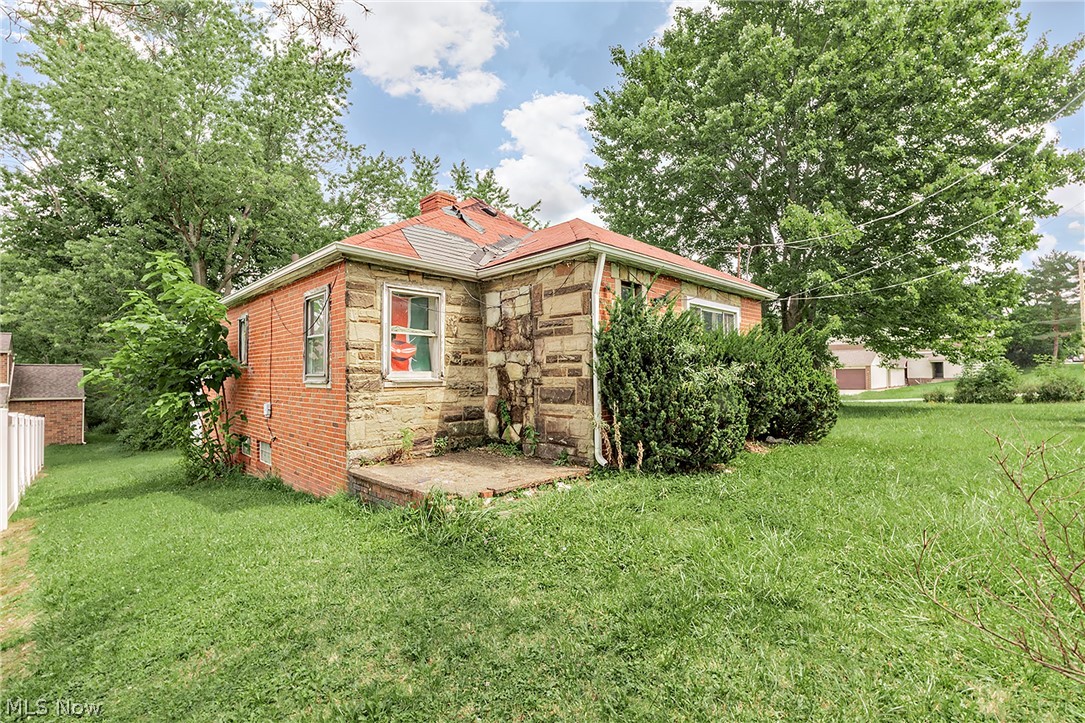 16725 Findlay Street Chagrin Falls OH 44023