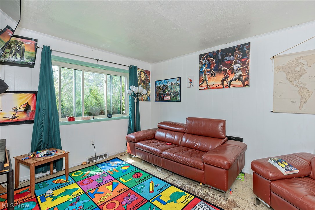16725 Findlay Street Chagrin Falls OH 44023