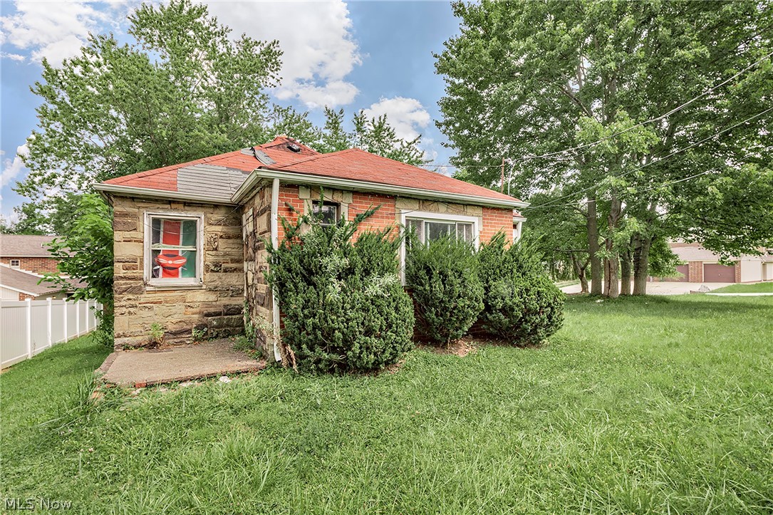 16725 Findlay Street Chagrin Falls OH 44023
