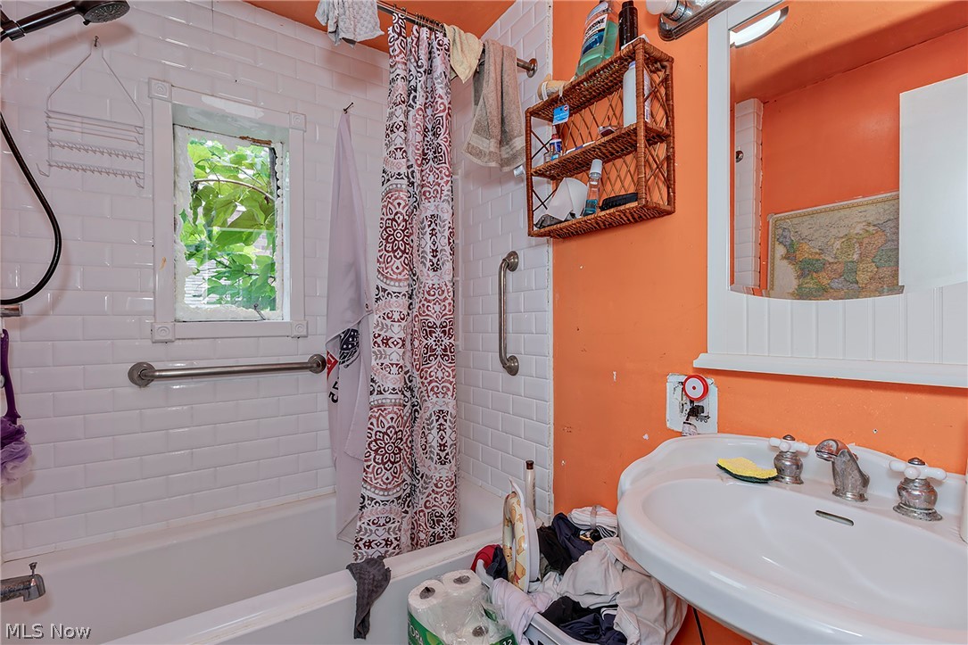 16725 Findlay Street Chagrin Falls OH 44023