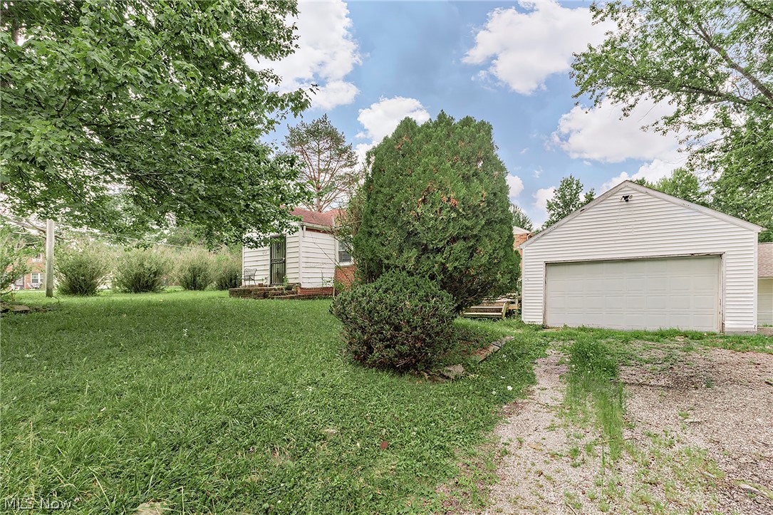 16725 Findlay Street Chagrin Falls OH 44023