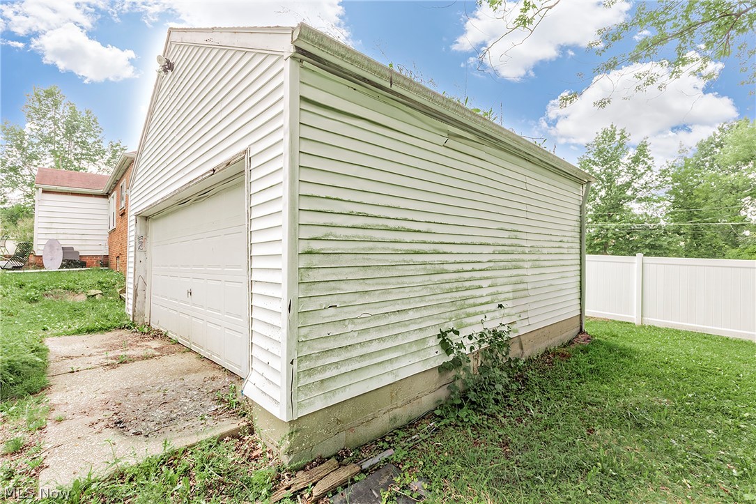 16725 Findlay Street Chagrin Falls OH 44023