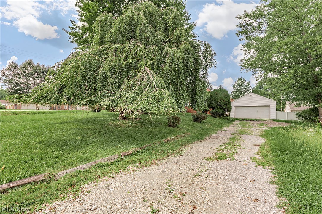 16725 Findlay Street Chagrin Falls OH 44023