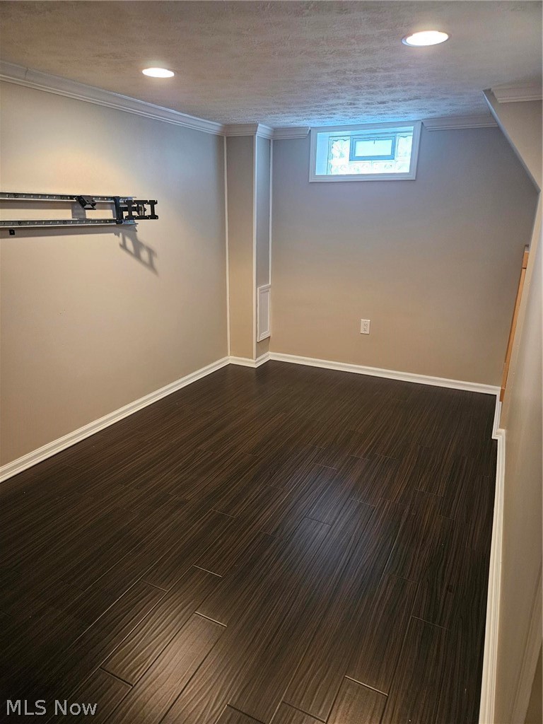 14 Thames Avenue Bedford OH 44146