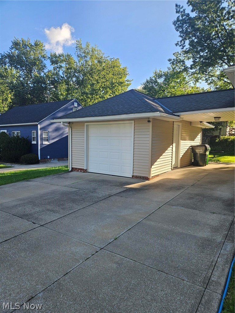 14 Thames Avenue Bedford OH 44146