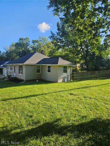 14 Thames Avenue Bedford OH 44146
