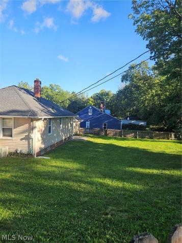 14 Thames Avenue Bedford OH 44146