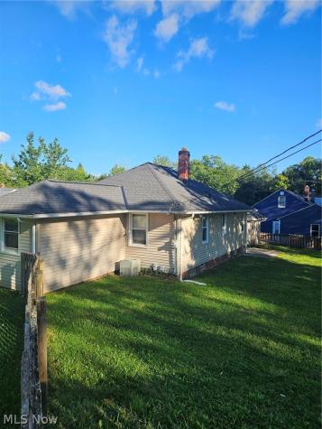 14 Thames Avenue Bedford OH 44146