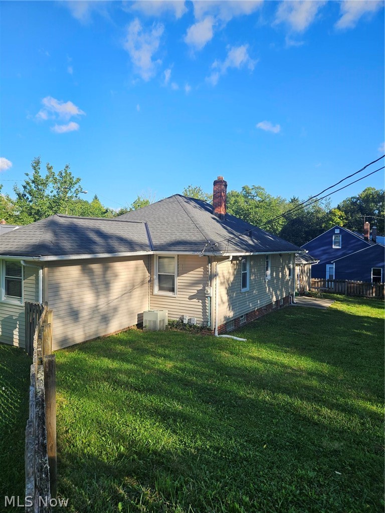 14 Thames Avenue Bedford OH 44146