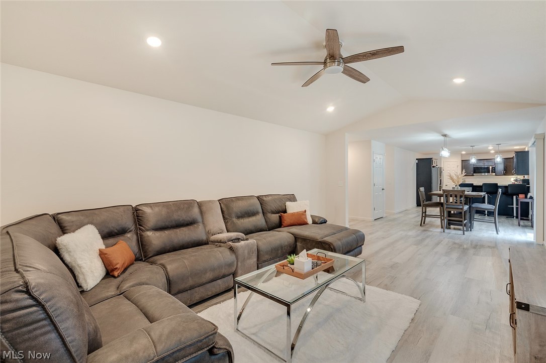 1254 Cross Drive Austintown OH 44515