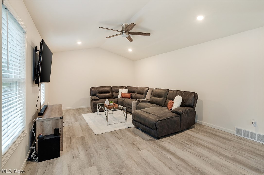 1254 Cross Drive Austintown OH 44515