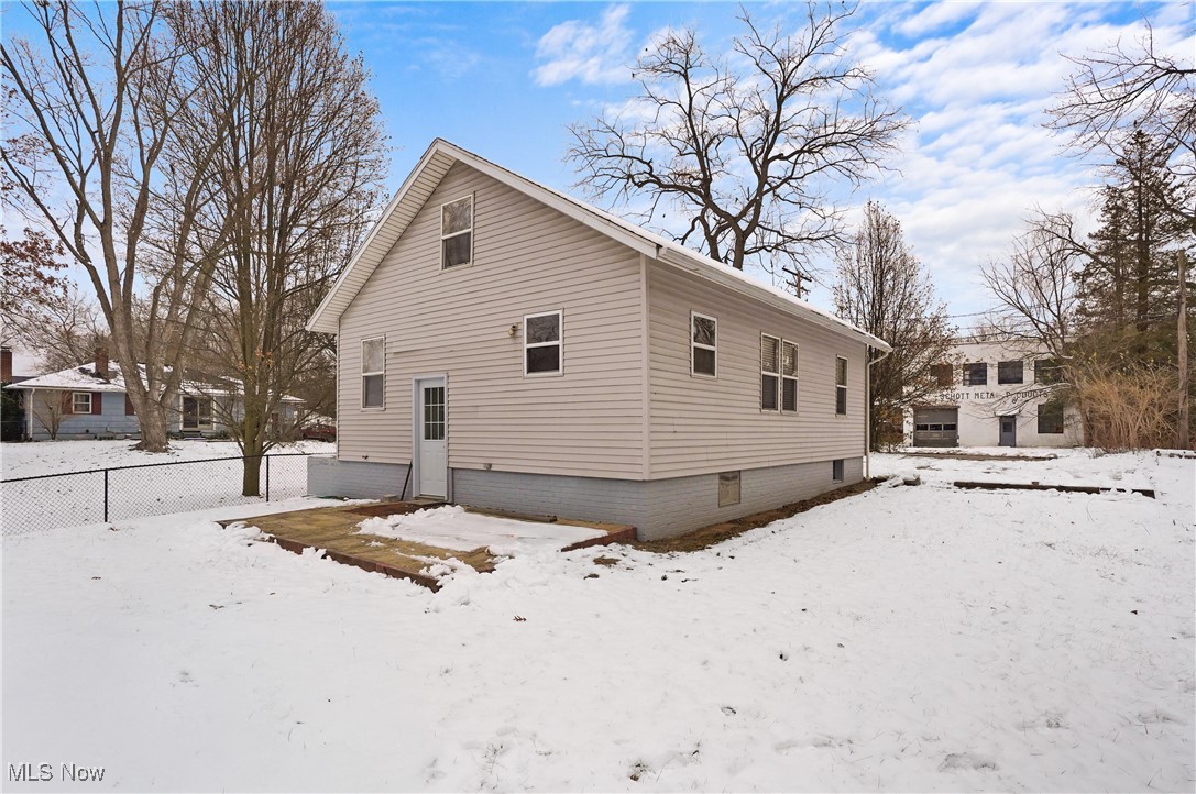 2218 Lee Drive Akron OH 44306