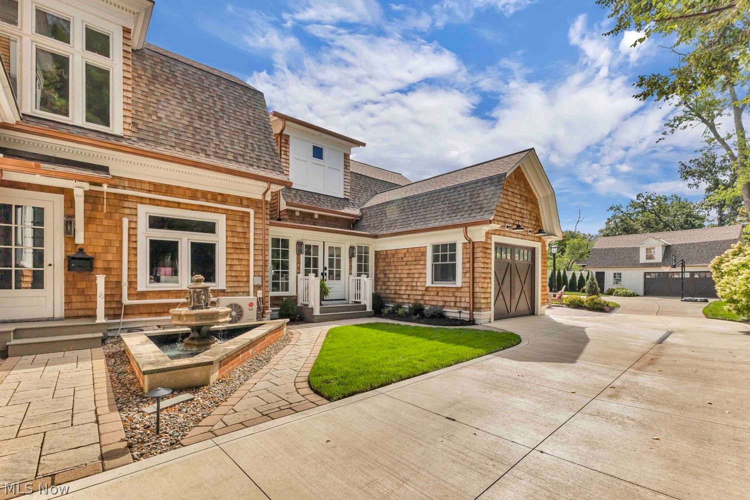 17863 Lake Road Lakewood OH 44107
