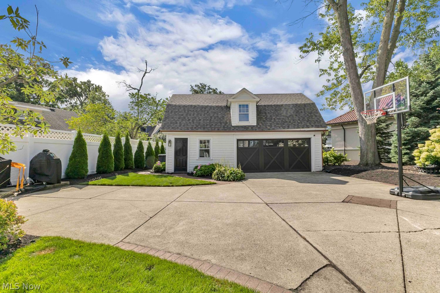 17863 Lake Road Lakewood OH 44107