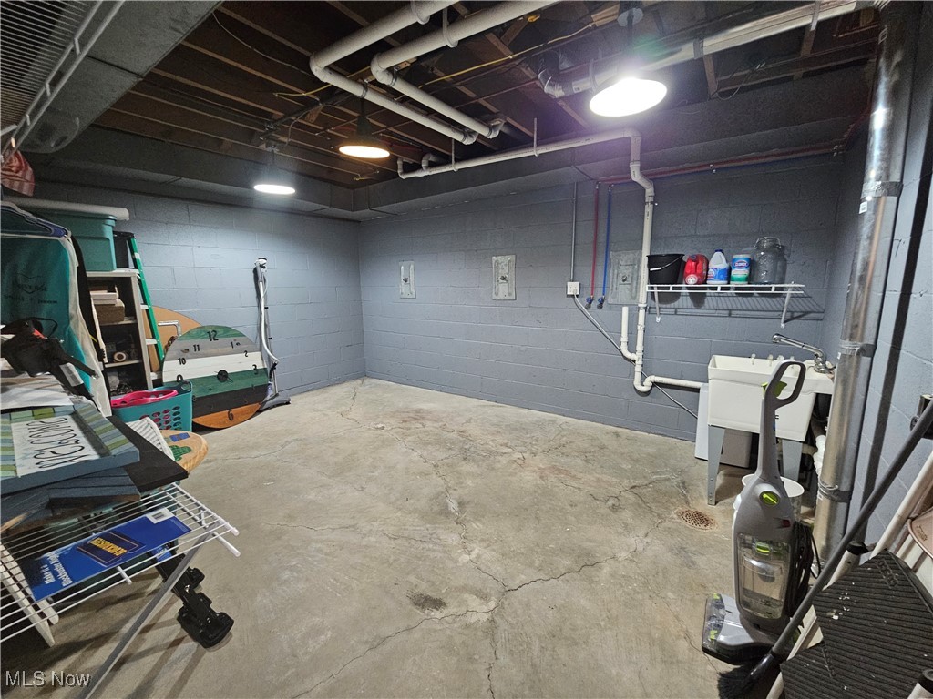 885 Sheridan Road Coshocton OH 43812