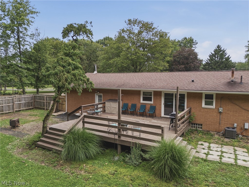 6084 Peach Street Louisville OH 44641